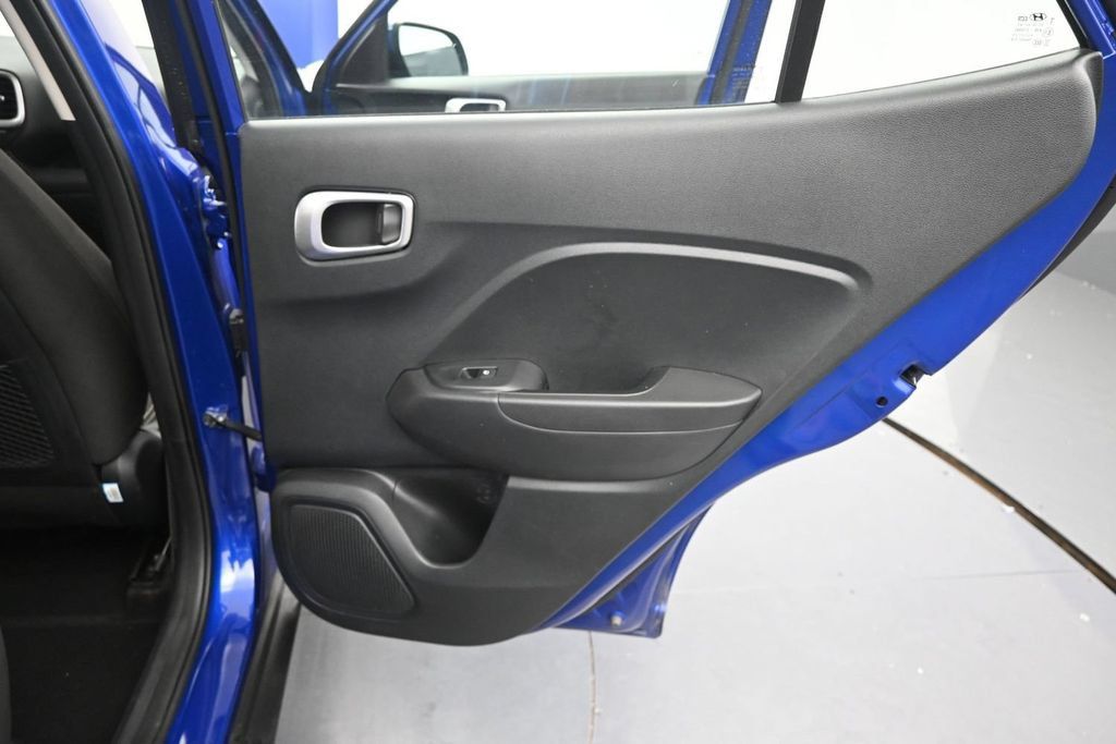 Used 2024 Hyundai Venue SEL FWD image 18