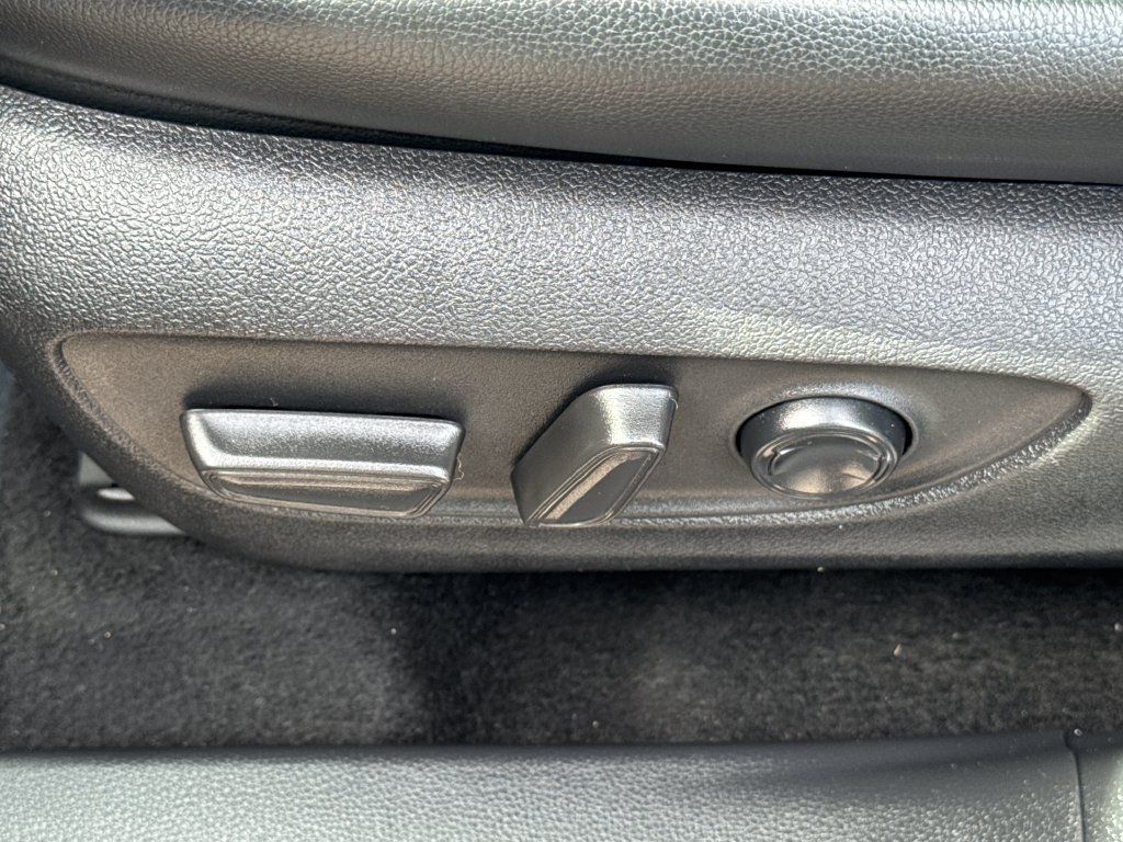 Used 2023 Toyota Highlander XLE AWD/4WD image 52