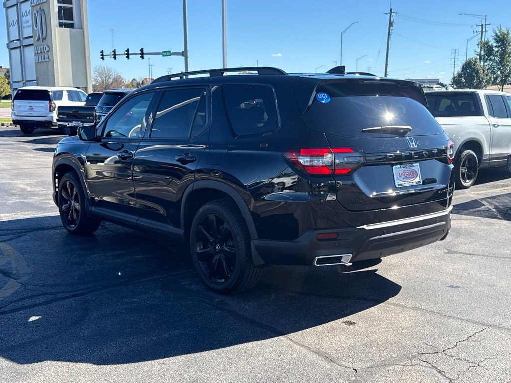 Certified 2025 Honda Pilot Black Edition image 9