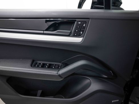 Certified 2026 Porsche Cayenne Coupe AWD/4WD image 16