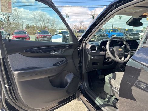 Used 2024 Chevrolet TrailBlazer LS w/ LS Convenience Package FWD image 22