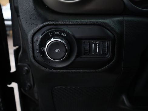 Used 2018 Jeep Wrangler Unlimited Sport image 30