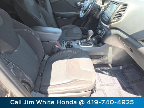 Used 2016 Jeep Cherokee Latitude AWD/4WD image 21