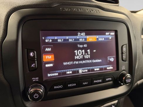 Used 2017 Jeep Renegade Latitude FWD image 30