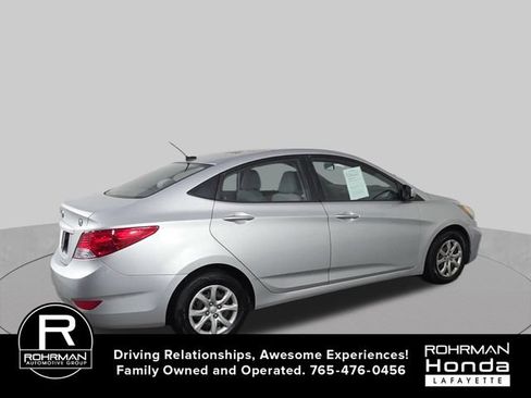 Used 2012 Hyundai Accent GLS FWD image 9
