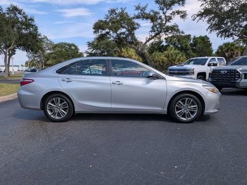 Used 2017 Toyota Camry SE FWD image 3