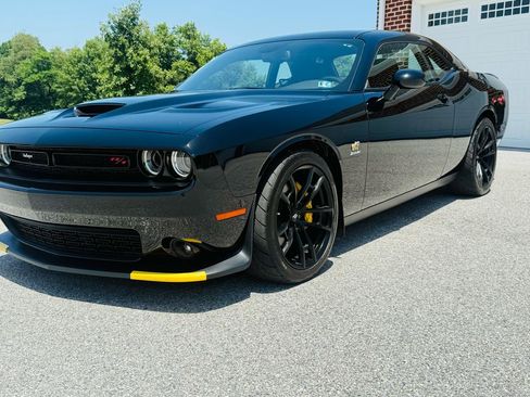 Used 2021 Dodge Challenger R/T Scat Pack RWD image 1