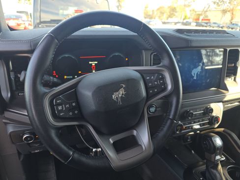 Used 2025 Ford Bronco Badlands image 10