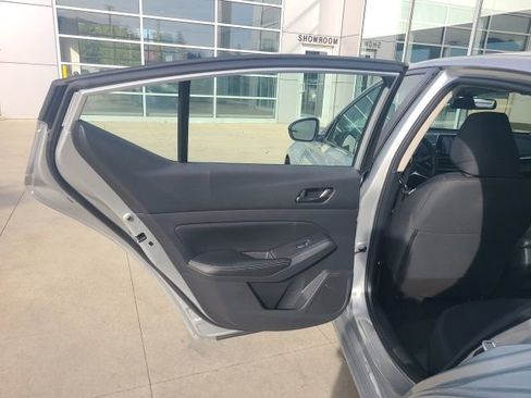 Used 2024 Nissan Altima 2.5 SV image 14