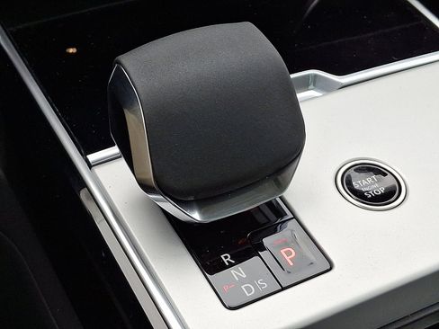 New 2025 Land Rover Range Rover SE image 13