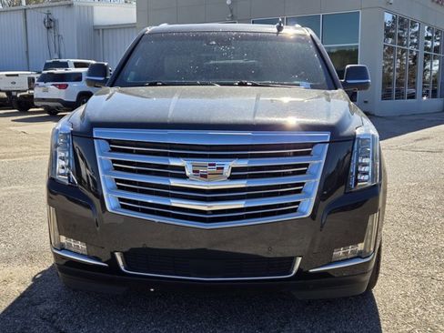 Used 2019 Cadillac Escalade Platinum AWD/4WD image 2