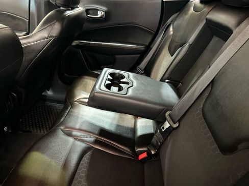 Used 2018 Jeep Compass Latitude w/ Popular Equipment Group AWD/4WD image 10
