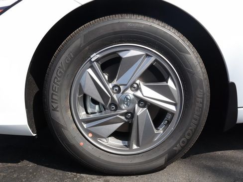 New 2026 Hyundai Elantra SE FWD image 7