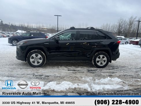 Used 2021 Toyota RAV4 LE image 4