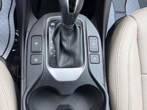Used 2017 Hyundai Santa Fe Sport FWD image 17