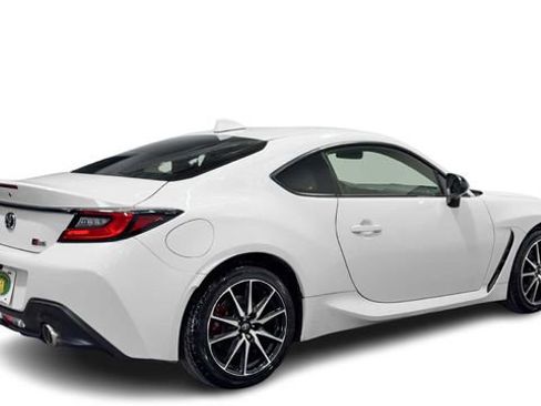 Used 2023 Toyota GR86 RWD image 2