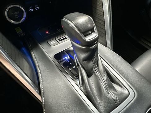 Used 2023 Toyota Venza XLE image 35