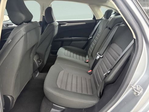 Used 2020 Ford Fusion SE image 9