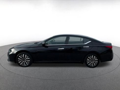 Used 2025 Nissan Altima 2.5 SV image 9