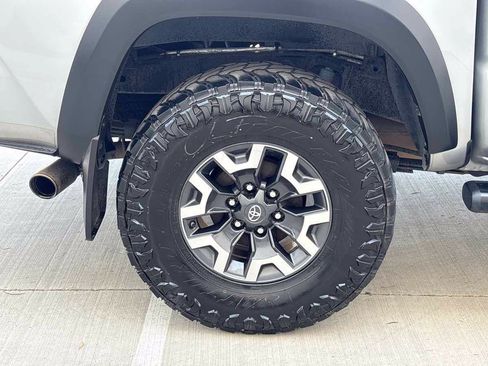 Used 2021 Toyota Tacoma TRD Off-Road w/ Technology Package RWD image 9
