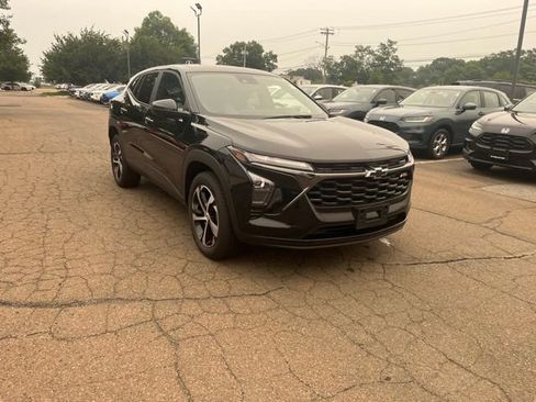 Used 2024 Chevrolet Trax RS w/ Driver Confidence Package FWD image 24