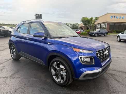 Used 2025 Hyundai Venue SEL FWD image 1