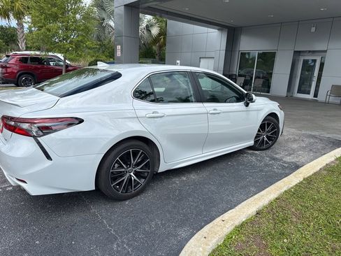 Used 2024 Toyota Camry SE w/ Convenience Package image 3