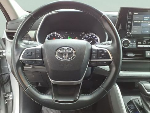 Used 2022 Toyota Highlander XLE image 15