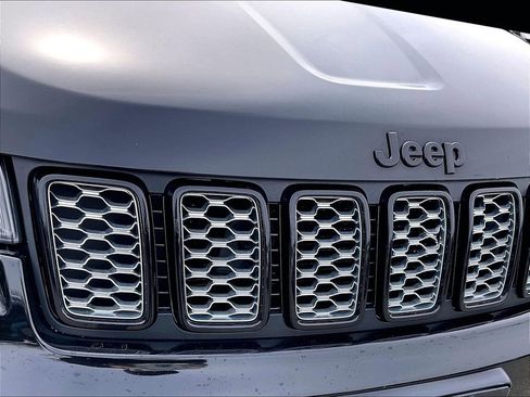 Used 2020 Jeep Grand Cherokee Altitude image 28