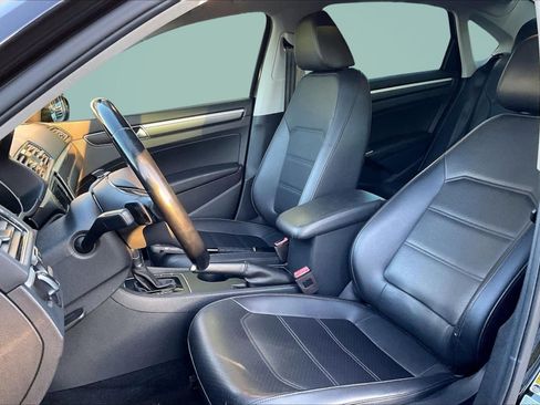 Used 2018 Volkswagen Passat 2.0T R-Line image 25