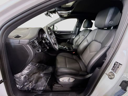 Used 2023 Porsche Macan AWD/4WD image 22
