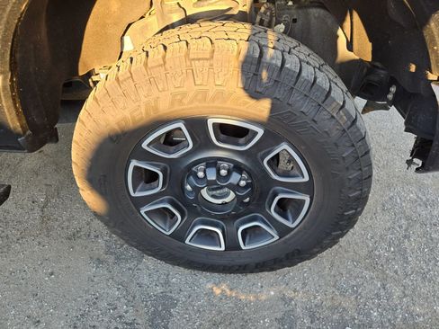 Used 2023 Ford F250 Platinum image 31