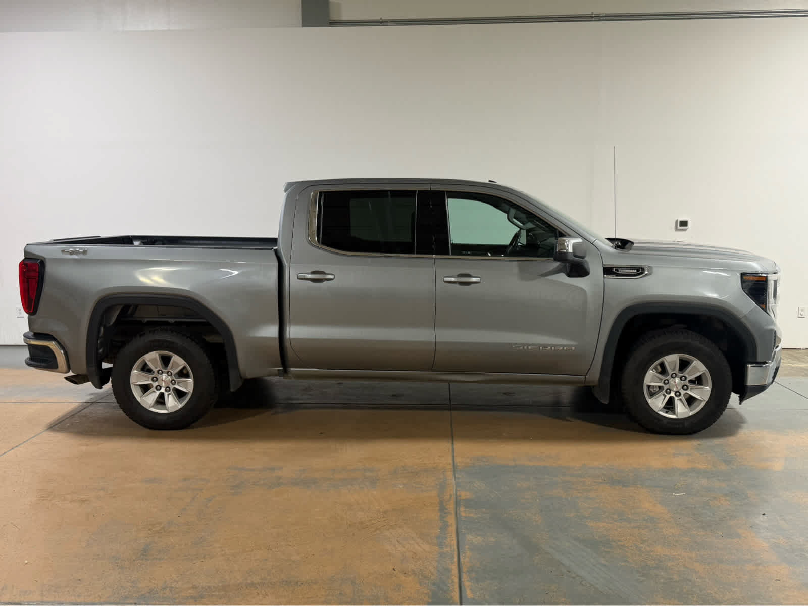 Used 2024 GMC Sierra 1500 SLE AWD/4WD image 6