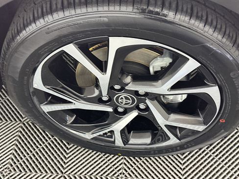 Used 2021 Toyota C-HR XLE image 11