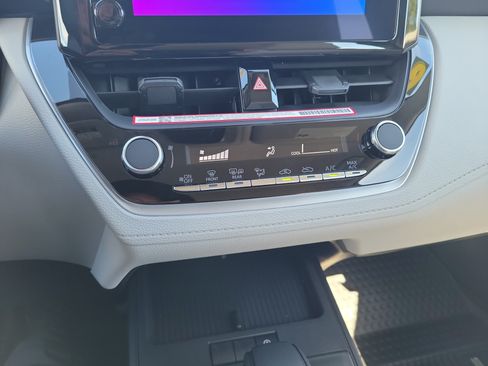 Used 2026 Toyota Corolla Cross L FWD image 26