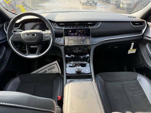 New 2025 Jeep Grand Cherokee L Altitude RWD image 20