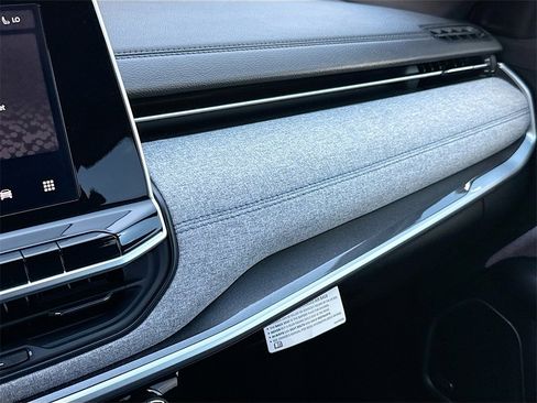 Used 2025 Jeep Compass Latitude w/ Sun & Sound Group image 22