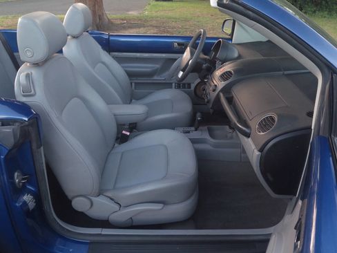 Used 2007 Volkswagen Beetle Convertible w/ Package 1 FWD image 14