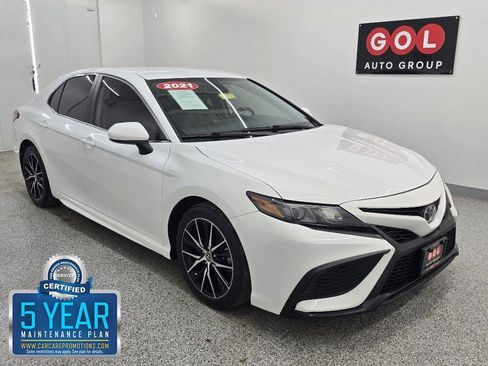 Used 2021 Toyota Camry SE FWD image 1