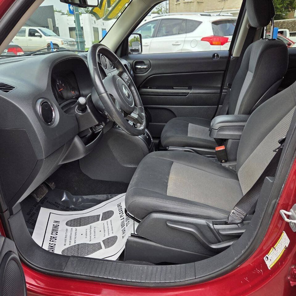 Used 2012 Jeep Patriot Latitude w/ Sun/Sound Group FWD image 9