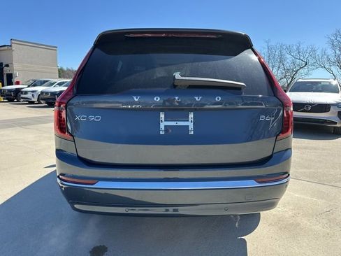 New 2026 Volvo XC90 B6 Plus w/ Protection Package image 6