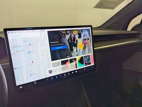 Used 2024 Tesla Model X image 7