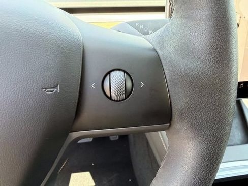Used 2023 Tesla Model Y Long Range AWD/4WD image 15