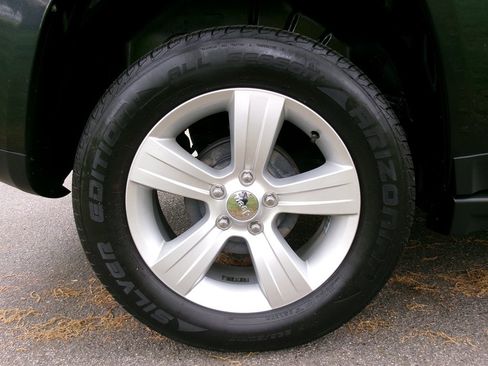 Used 2014 Jeep Compass Latitude w/ Sun/Sound Group image 62