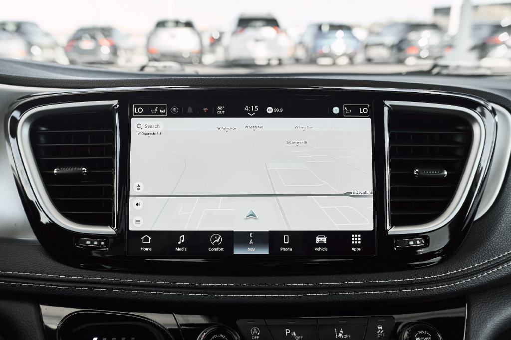 Used 2025 Chrysler Pacifica Limited FWD image 37