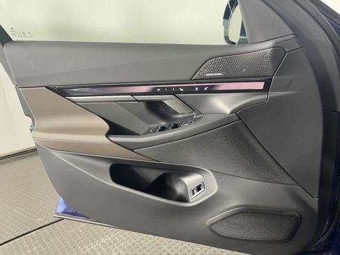 Used 2024 BMW i5 eDrive40i w/ M Sport Package image 13