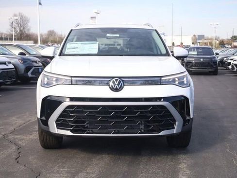 New 2026 Volkswagen Taos SEL image 3