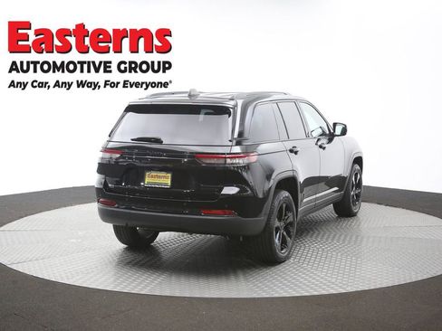 Used 2023 Jeep Grand Cherokee Limited w/ Black Appearance Package AWD/4WD image 41