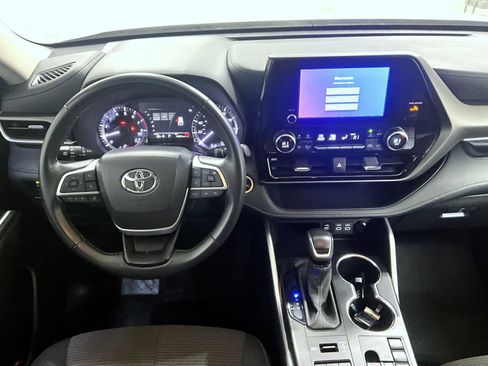 Used 2024 Toyota Highlander LE image 13