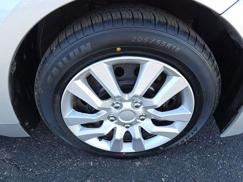 Used 2023 Toyota Corolla LE image 10